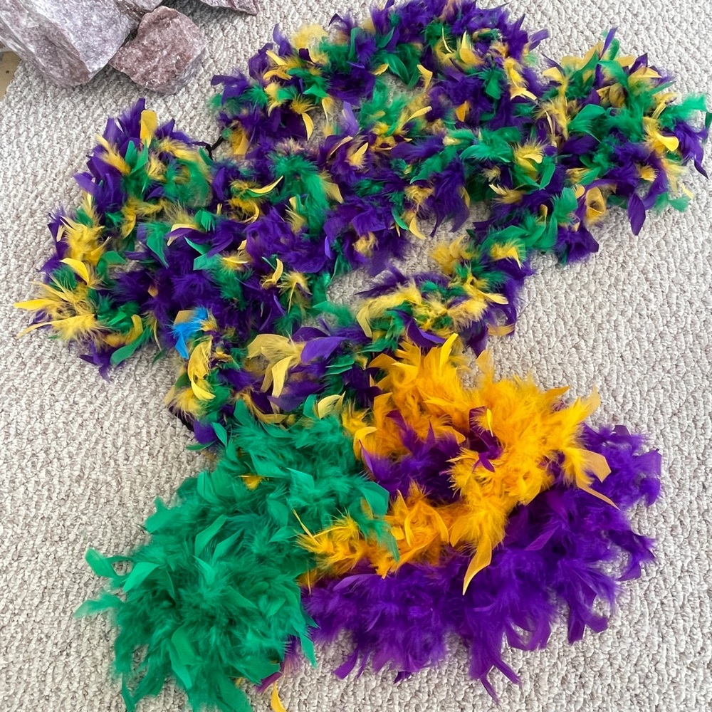 Three Mardi Gras feather Boas - Picture 8 of 9